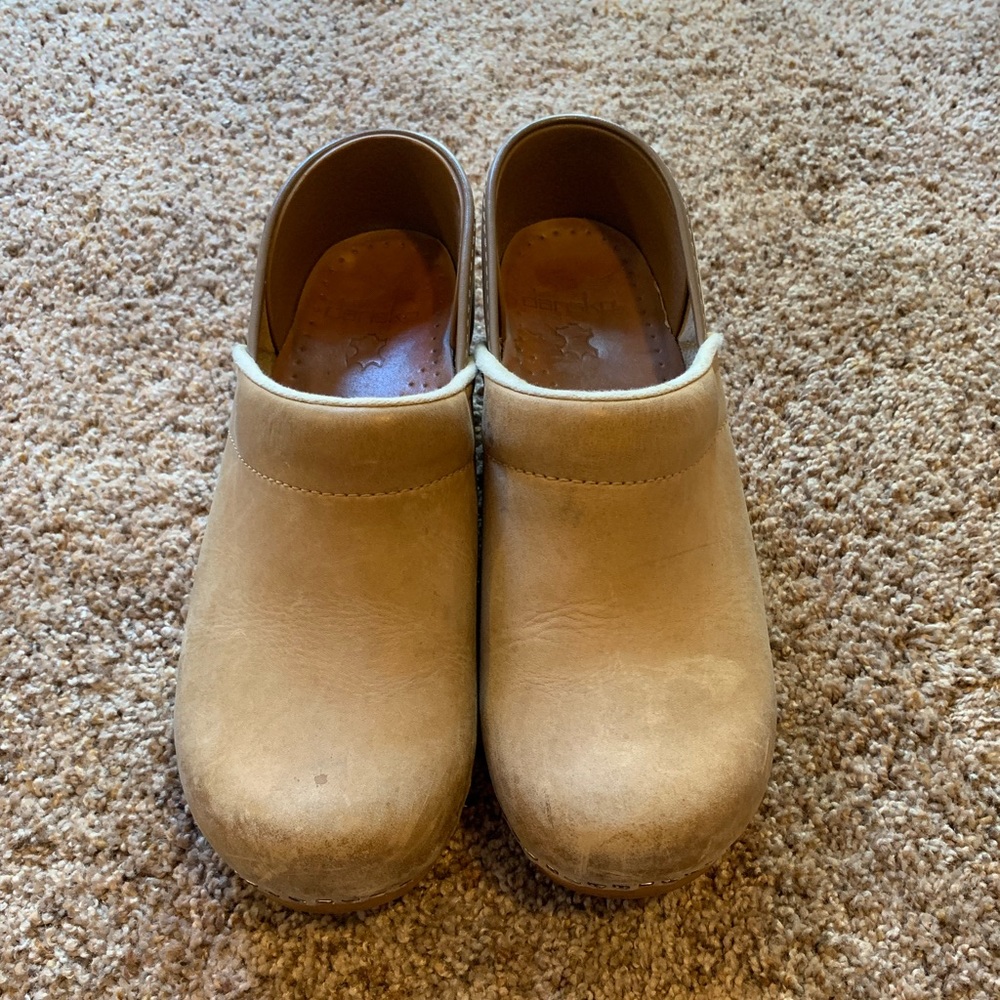 Dansko tan size 38 clogs